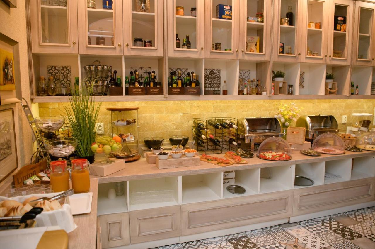 Castel Hotel 3*